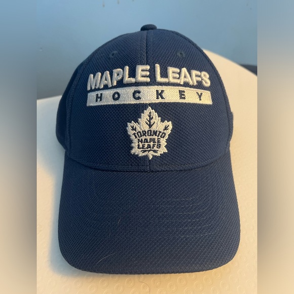 Toronto Maple Leafs hat - Picture 1 of 3